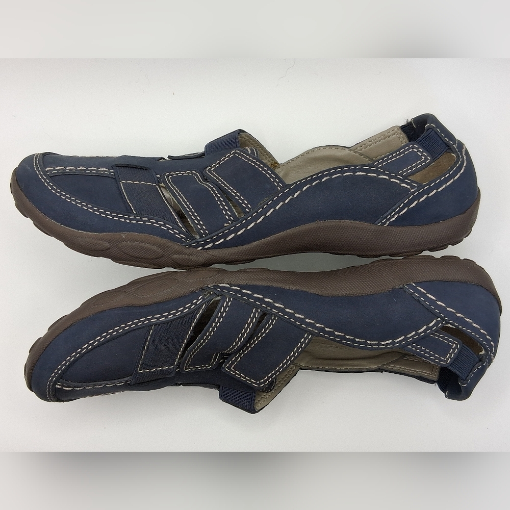 Clarks Mary Jane Loafers/Driving Shoes with Light Arch Support & White Stitching - Picture 8 of 13